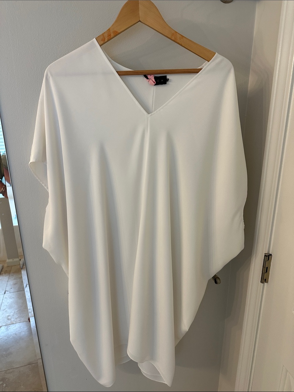 Women's V-Neck Flowing White dress tunic maternity